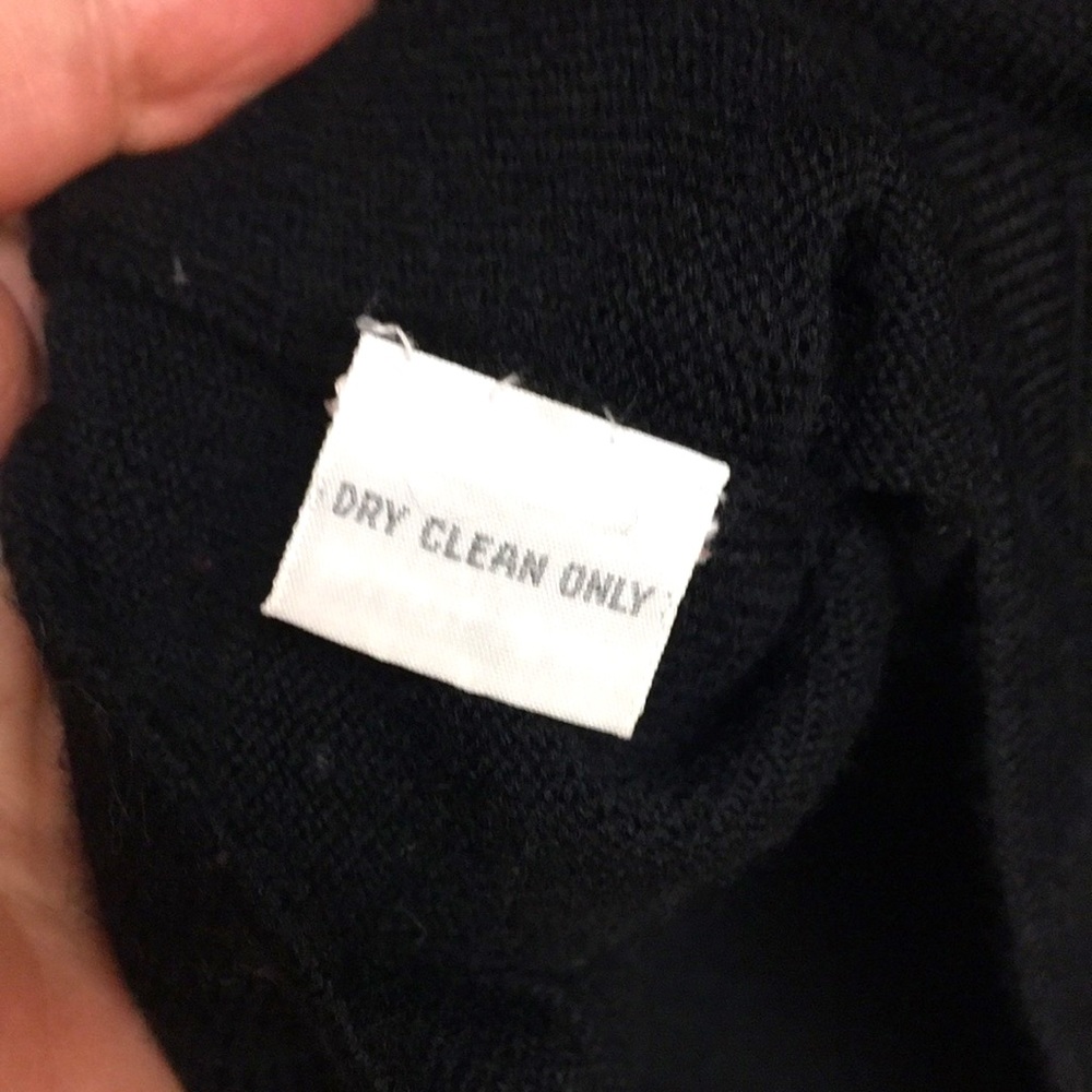 “NEIMAN MARCUS” V-NECK MERINO WOOL SWEATER - Picture 6 of 7